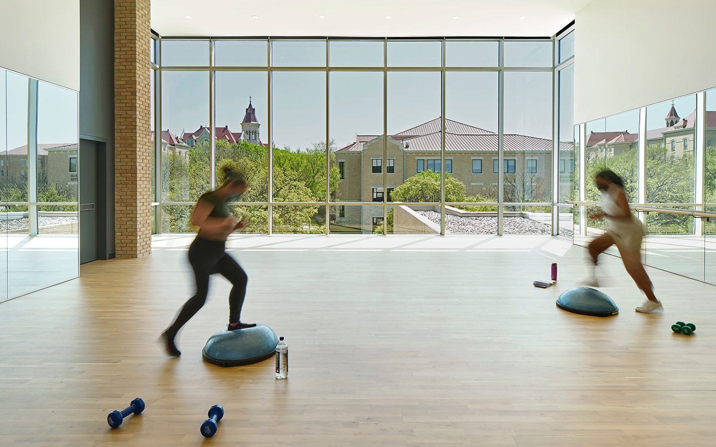 Active use of the multipurpose room of the Recreation and Athletic Center by Specht Novak Architects. Shot by Andrea Calo.